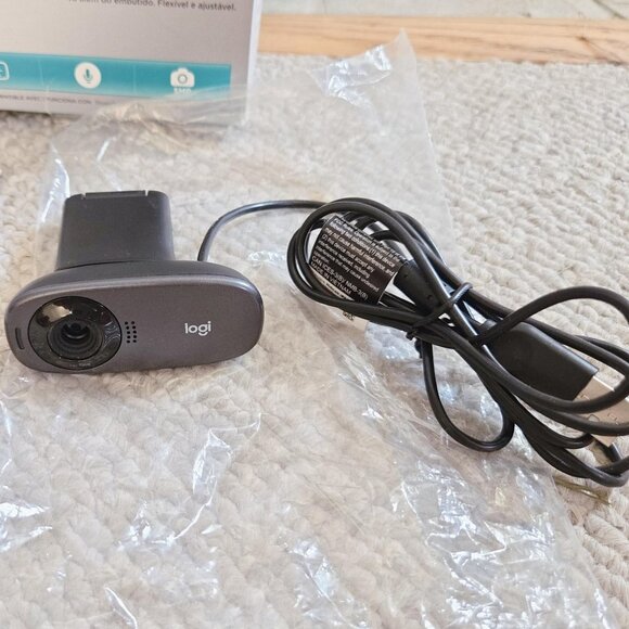NEW Logitech c310 Webcam - Picture 4 of 10